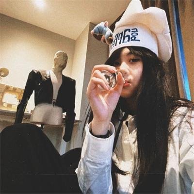 玛丽莲有深黑之眸